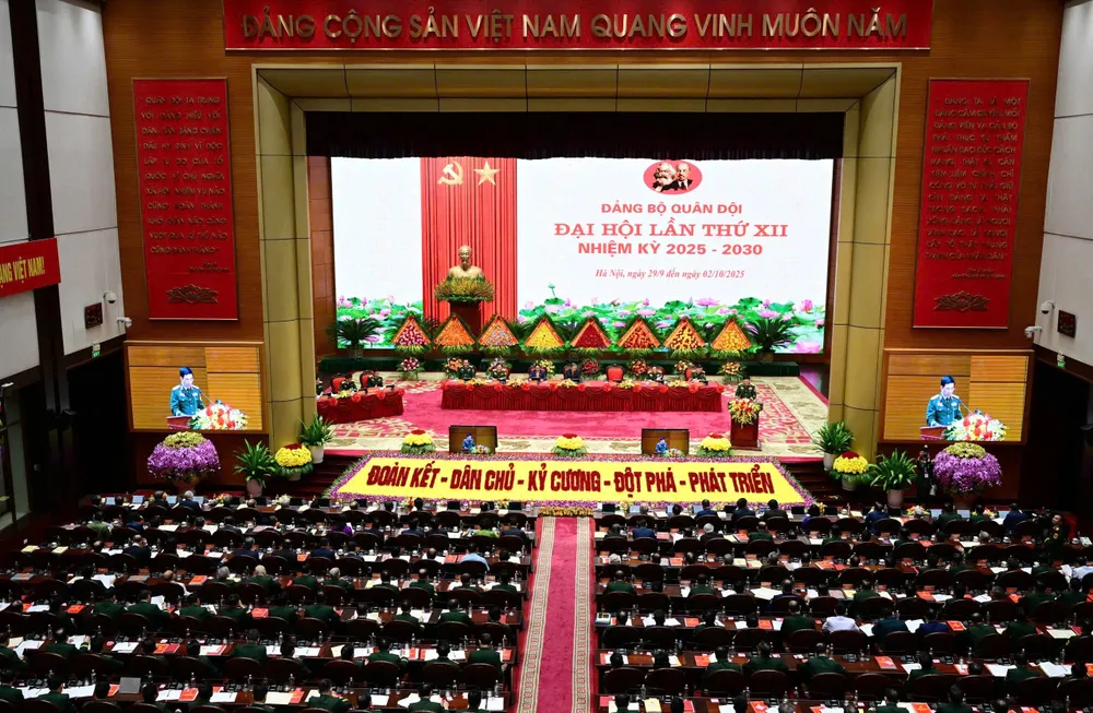 Quang cảnh phiên khai mạc đại hội. Ảnh: VIẾT CHUNG Anh DH Dang bo Quan doi 11.jpg