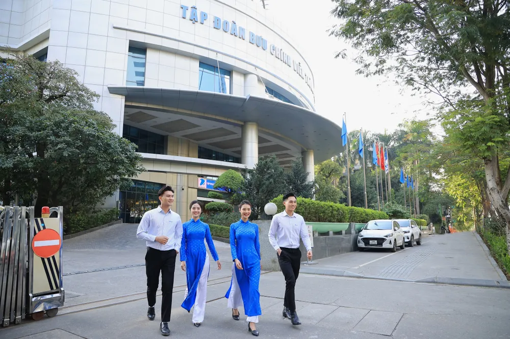 Trụ sở Tập đoàn VNPT ở Hà Nội Minh hoa - VNPT Vinaphone 3.jpg
