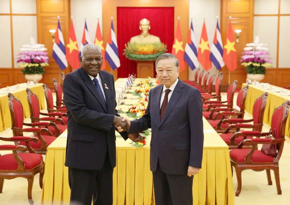 Tổng Bí thư Tô Lâm và Chủ tịch Quốc hội Cuba Esteban Lazo Hernández tại trụ sở Trung ương Đảng, chiều 1-10. Ảnh: QUANG PHÚC TBT tiep CTQH Cuba 2.jpg
