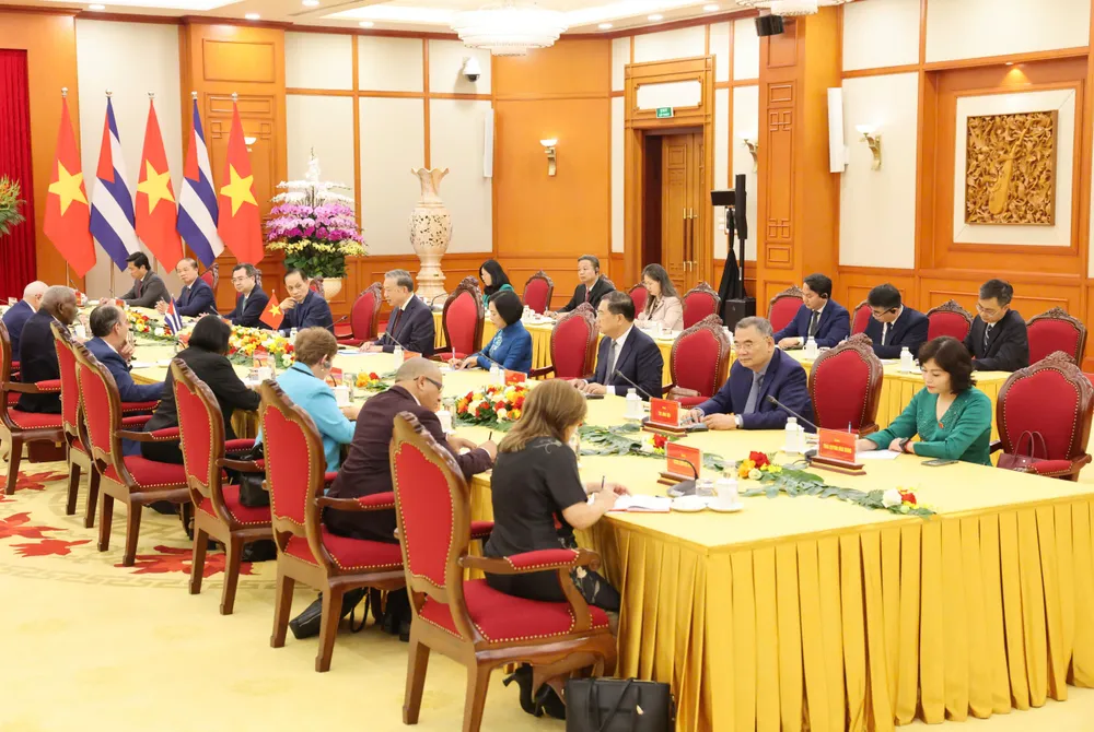 Quang cảnh buổi tiếp ở trụ sở Trung ương Đảng. Ảnh: QUANG PHÚC TBT tiep CTQH Cuba 6.jpg