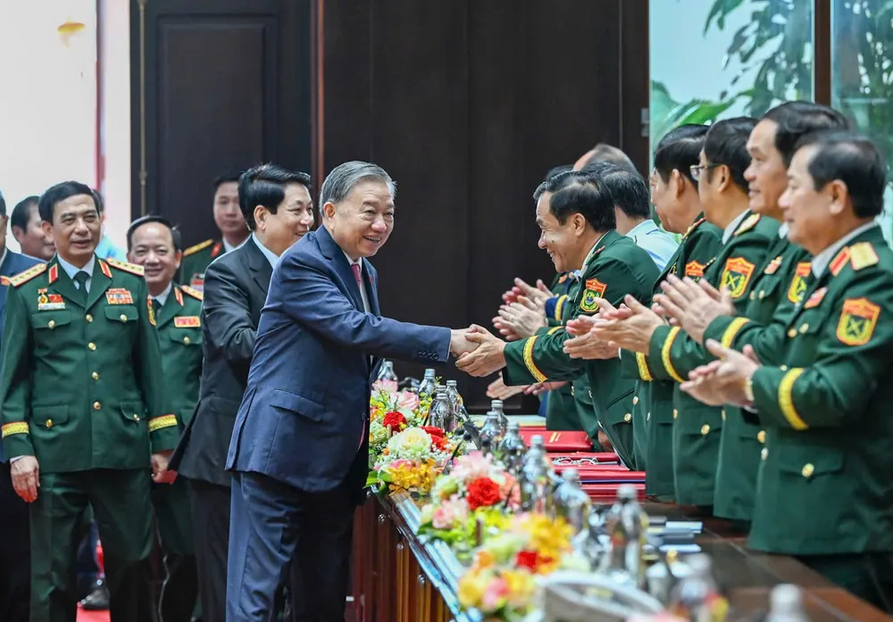 Tổng Bí thư Tô Lâm và Chủ tịch nước Lương Cường dự phiên bế mạc Đại hội đại biểu Đảng bộ Quân đội lần thứ XII. Ảnh: VIẾT CHUNG Anh be mac DH Dang bo Quan doi 1.jpg