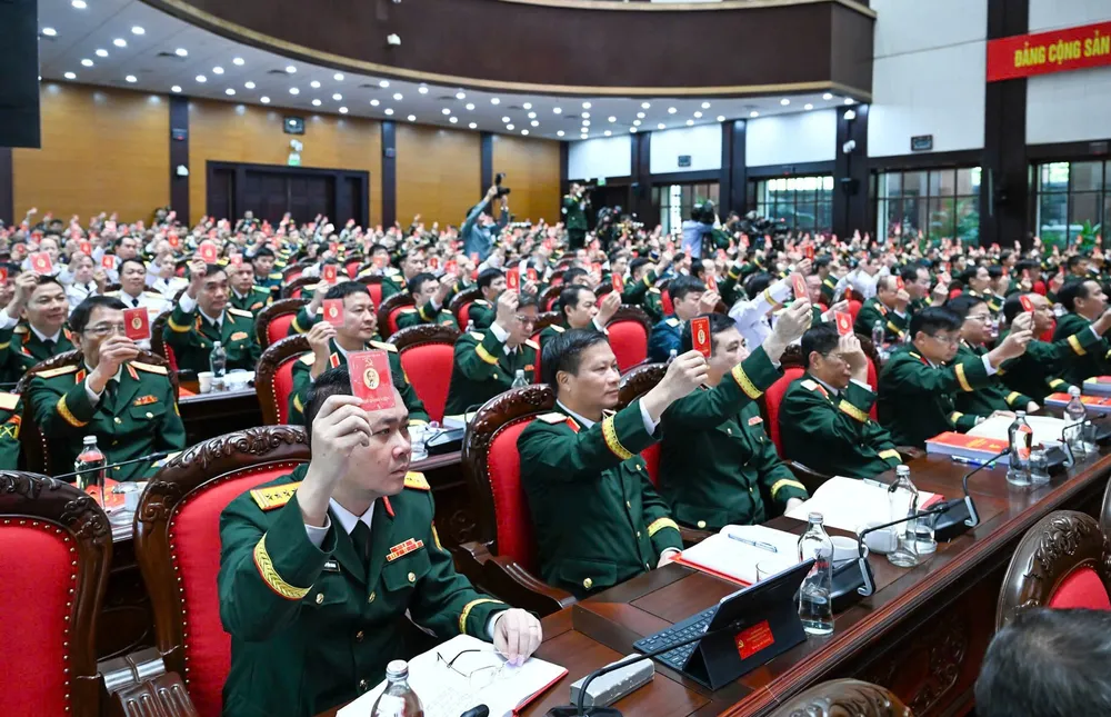 Các đại biểu dự phiên bế mạc đại hội. Ảnh: VIẾT CHUNG Anh be mac DH Dang bo Quan doi 6.jpg