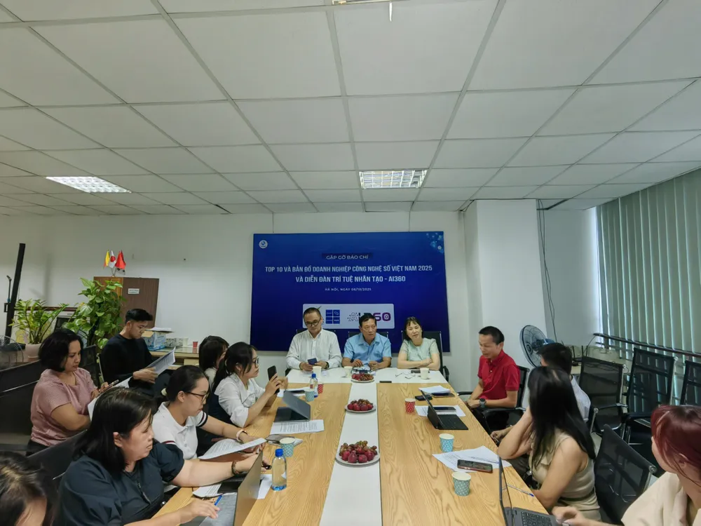 Quang cảnh cuộc gặp mặt báo chí của lãnh đạo VINASA Anh hop bao Vinasa 2.jpg