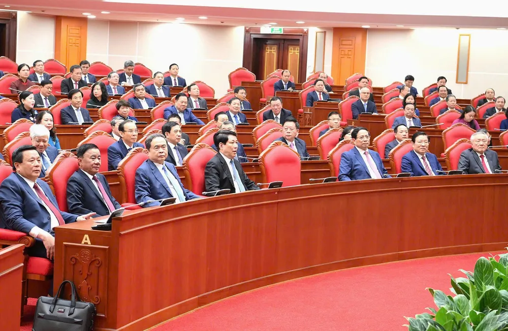 Các đại biểu dự phiên bế mạc hội nghị. Ảnh: VIẾT CHUNG Anh HNTW 13 be mạc 2.jpg