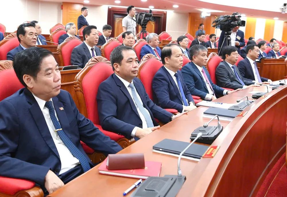 Các đại biểu dự phiên bế mạc hội nghị. Ảnh: VIẾT CHUNG Anh HNTW 13 be mạc 3.jpg