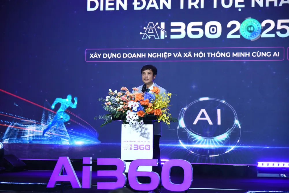 Ông Nguyễn Văn Khoa, Chủ tịch VINASA, phát biểu tại diễn đàn Anh dien dan AI360 HN 1.JPG