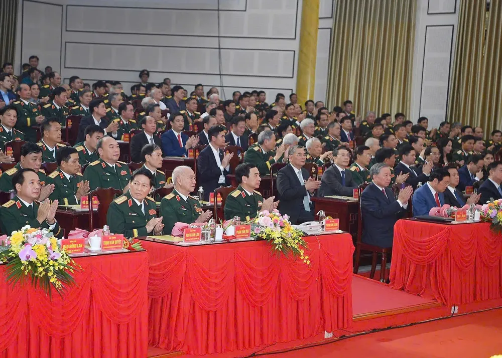 Tổng Bí thư Tô Lâm và các đại biểu dự buổi lễ. Ảnh: VIẾT CHUNG TBT To Lam - Quan khu 1 B.jpg