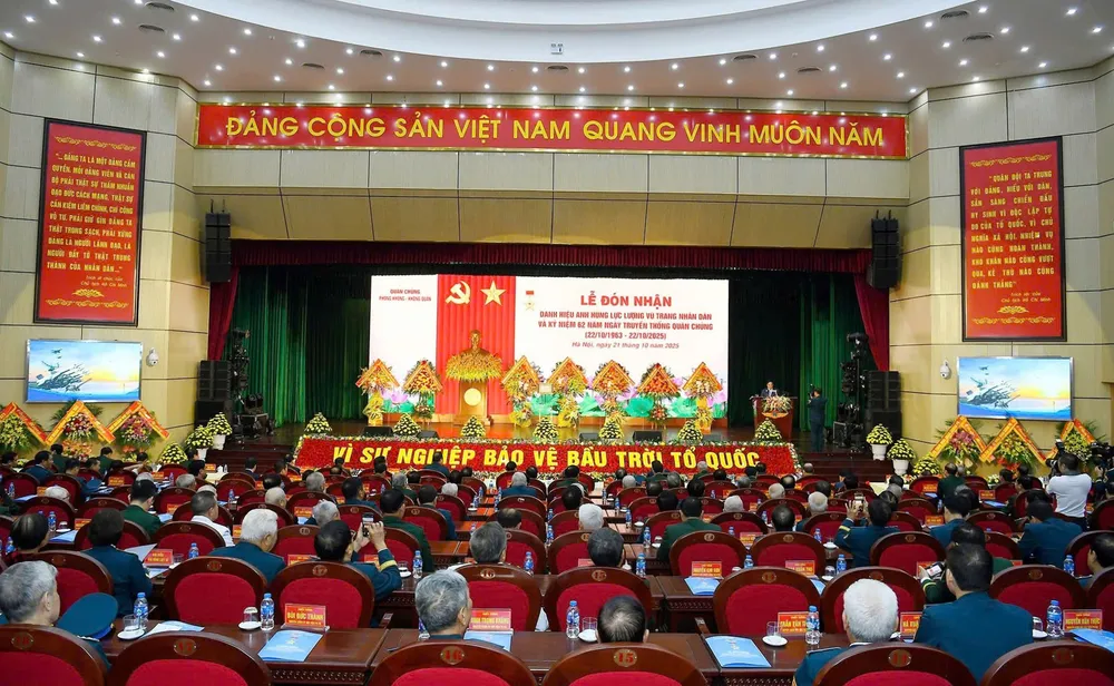 Quang cảnh buổi lễ. Ảnh: VIẾT CHUNG Quan chung PKKQ 6.jpg