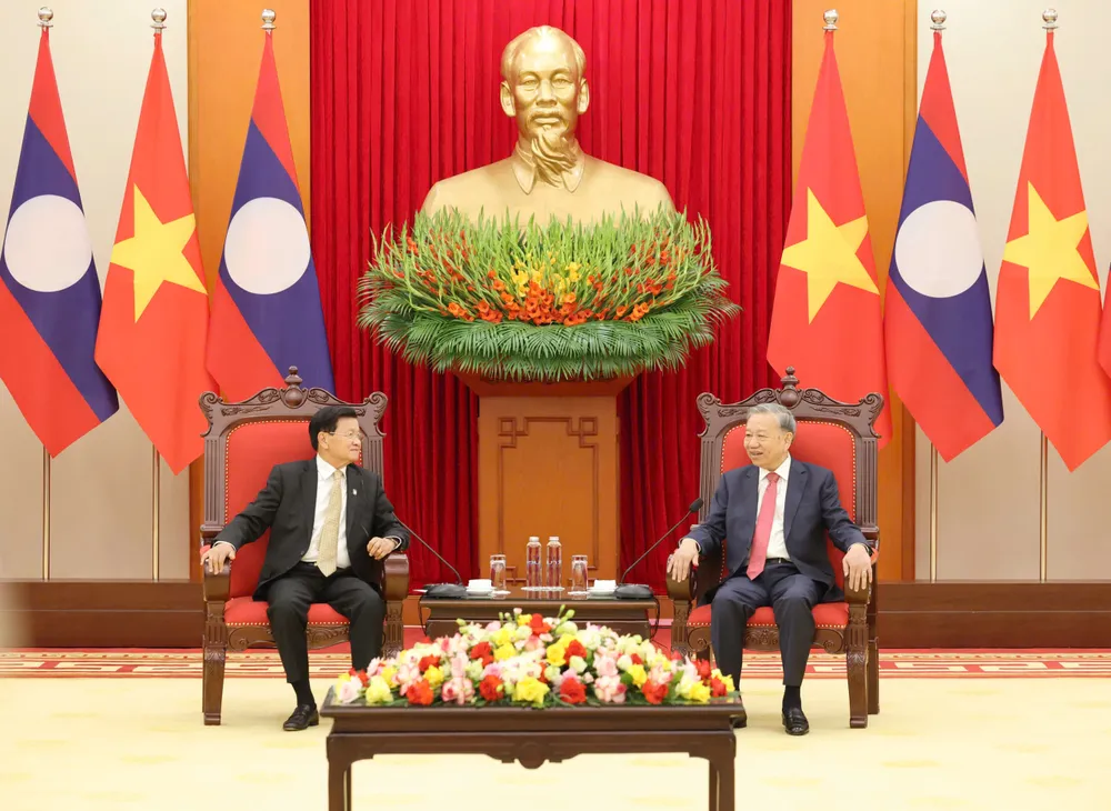 Tổng Bí thư Tô Lâm và Tổng Bí thư, Chủ tịch nước Lào Thongloun Sisoulith trao đổi tại cuộc tiếp. Ảnh: QUANG PHÚC Doan TBT-CTN Lao 7.jpg