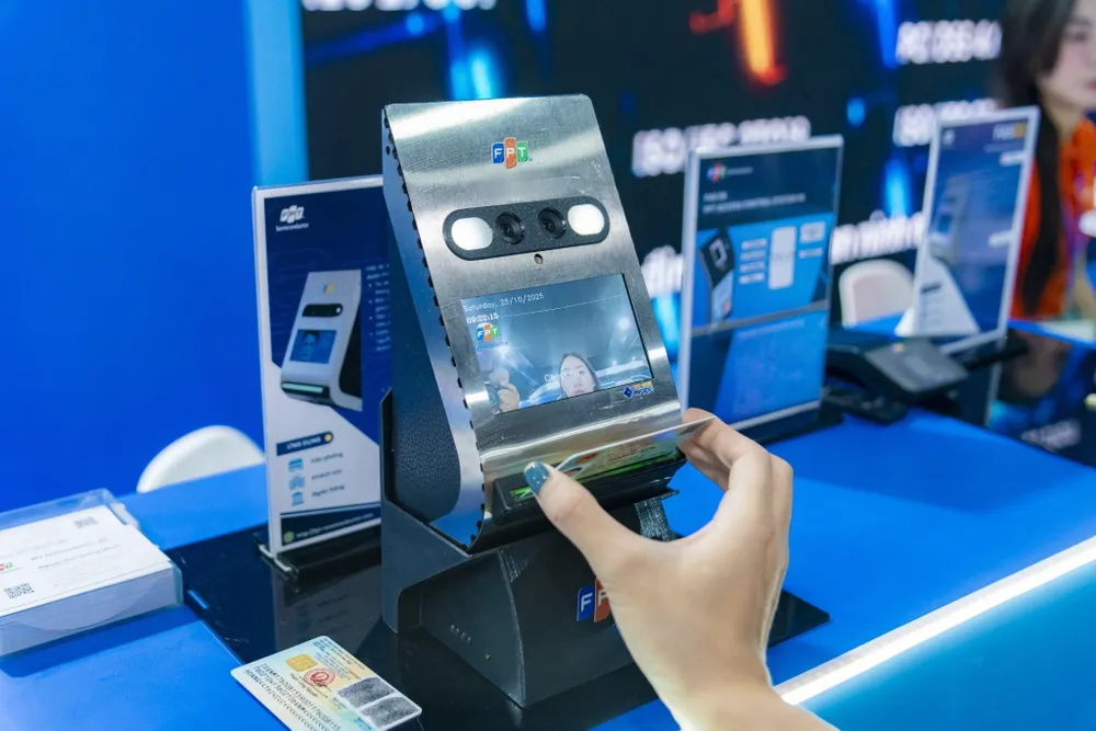 Power management chip line (FPT Access Control System) used in Citizen ID authentication machines FPT - Cong uoc Ha Noi 4.jpg