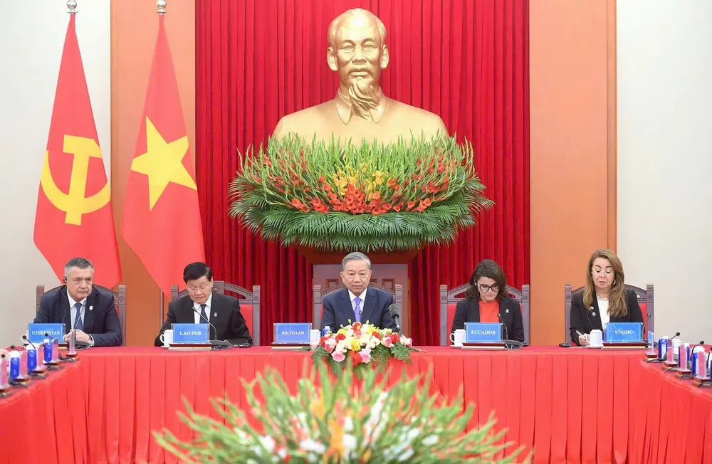 Quang cảnh cuộc tiếp ở trụ sở Trung ương Đảng. Ảnh: VIẾT CHUNG TBT tiep cac truong doan 3.jpg