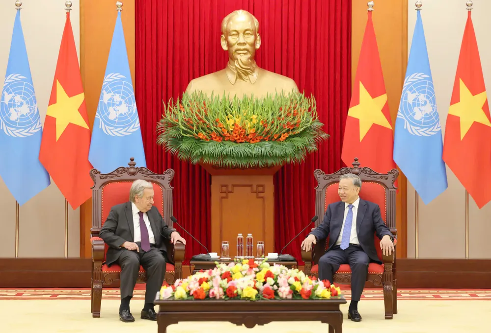Tổng Bí thư Tô Lâm và Tổng Thư ký Liên hợp quốc António Guterres trao đổi các vấn đề cùng quan tâm tại cuộc tiếp. Ảnh: QUANG PHÚC TBT To Lam tiep Tong Thu ky LHQ 3.jpg