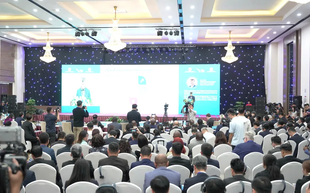 Quang cảnh hội nghị bàn tròn “Quản trị trí tuệ nhân tạo” tại sự kiện. Ảnh: MST Anh Bo KHCN- Ninh BInh 1.jpg