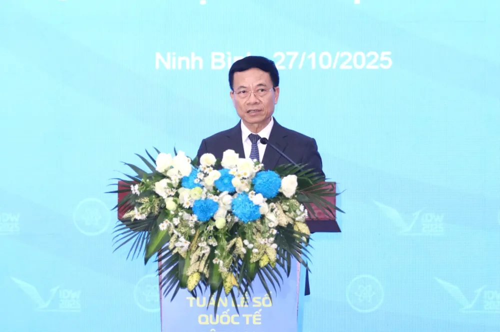 Bộ trưởng Bộ KH-CN Nguyễn Mạnh Hùng phát biểu khai mạc hội nghị. Ảnh: MST Anh Bo KHCN- Ninh BInh 2.jpg