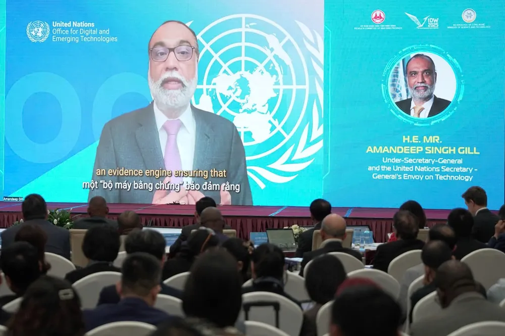 Ông Amandeep Singh Gill phát biểu qua video tại hội nghị. Ảnh: MST Anh Bo KHCN- Ninh BInh 3.jpg