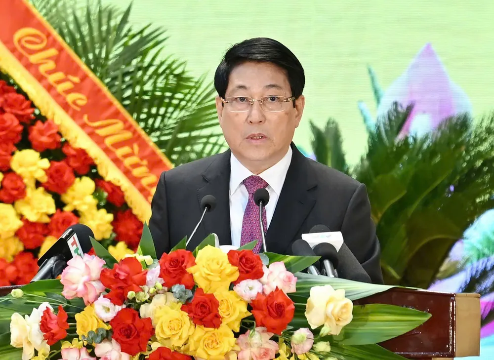 Chủ tịch nước Lương Cương phát biểu tại buổi lễ. Ảnh: VIẾT CHUNG CTN du le Quan khu Ba 6.jpg