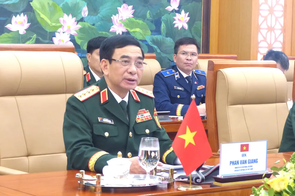 Bộ trưởng Phan Văn Giang phát biểu tại hội đàm. Ảnh: TRẦN BÌNH Anh Bo truong QP Hoa Ky 9.JPG