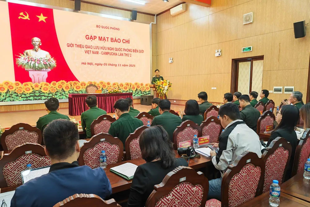 Anh hop bao BQP 4.jpg