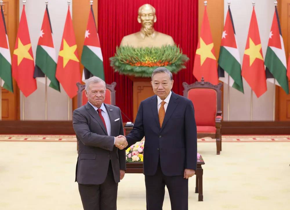 TBT tiep Quoc vuong Jordan 1.jpg