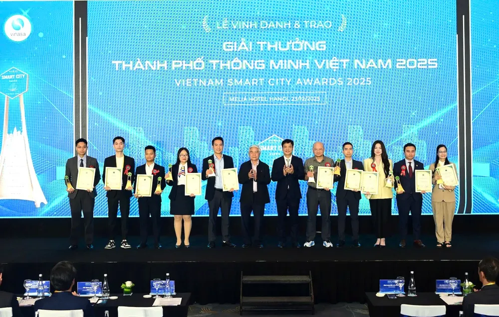 Anh HN thanh pho thong minh 2.jpg