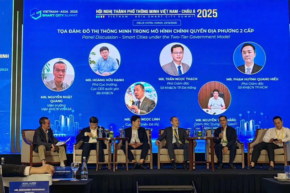 Anh HN thanh pho thong minh 3.jpg