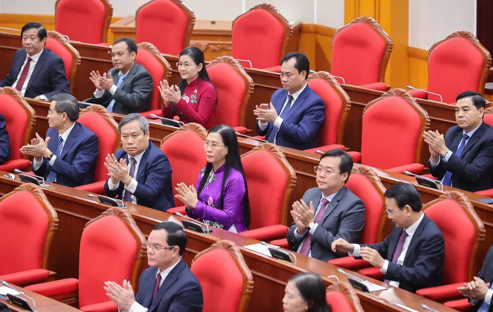 HN Trung uong 15 be mac 11.jpg