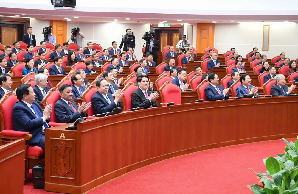 HN Trung uong 15 be mac 9.jpg