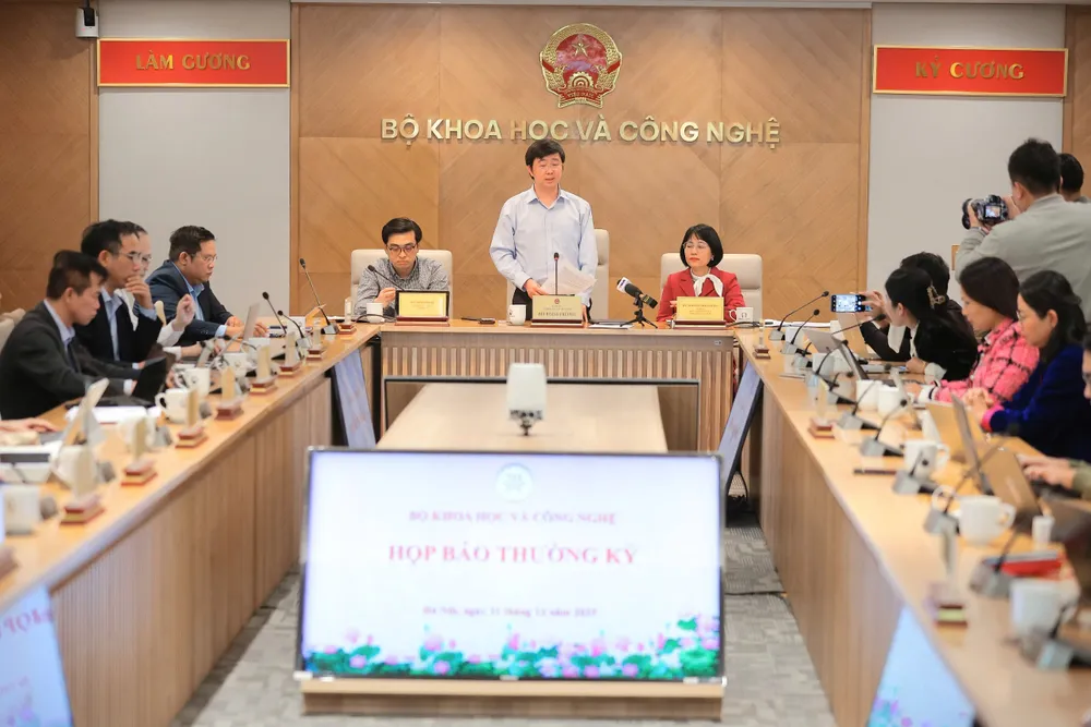 Hop bao Bo KHCN thuong ky 1.jpg