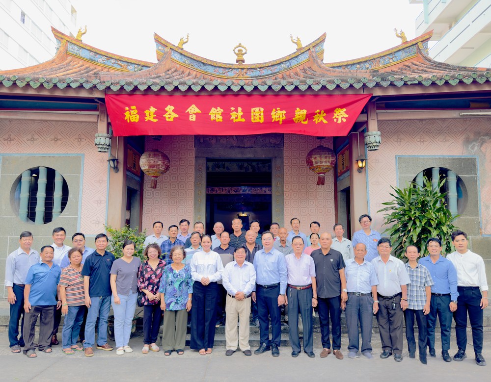 地方领导与福建各会馆、社团乡亲合影