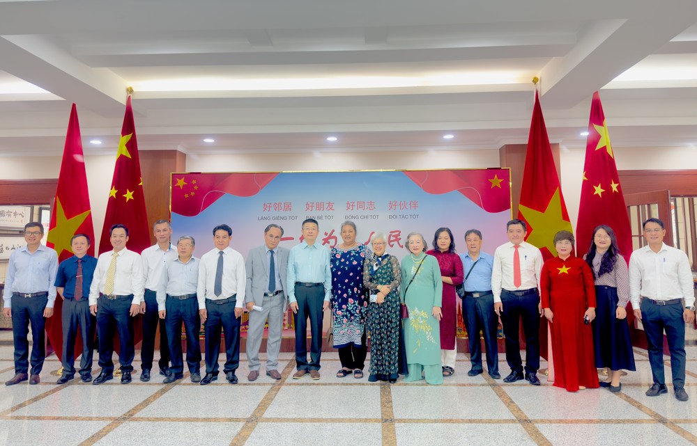 “并肩战斗求国家独立，命运与共谋民族复兴”座谈会