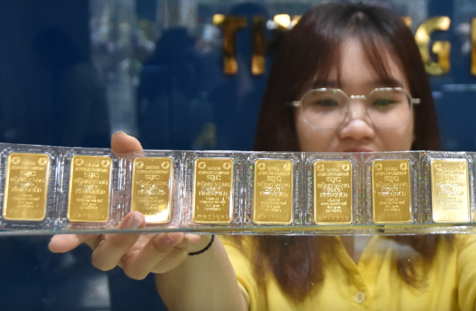  越南取消金片垄断后，金价大幅下跌。