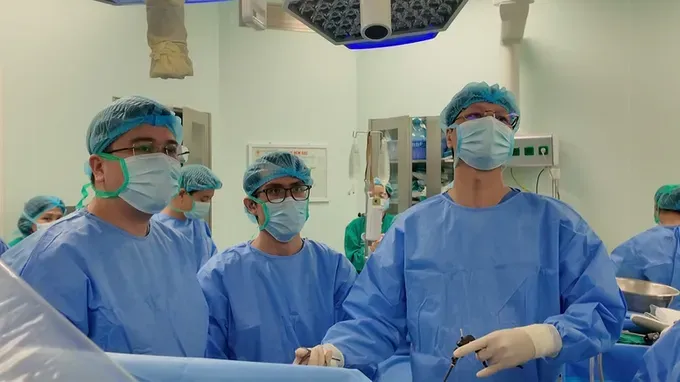 这是全国第二例由108中央军队医院实施的成年异血型肝移植手术。