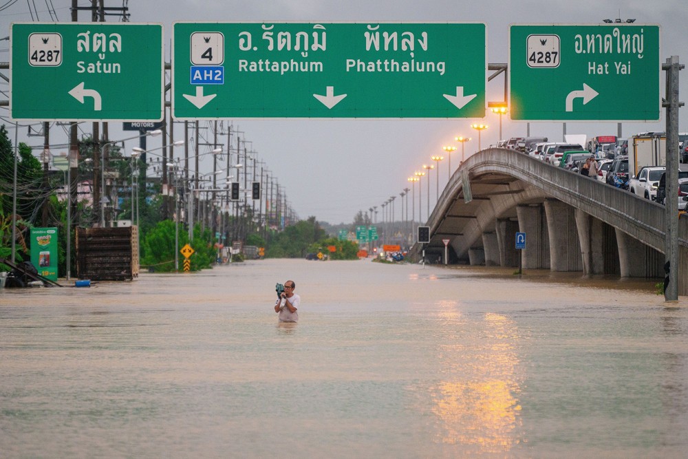 泰国南部多省近日遭遇强降雨及严重洪涝灾害。