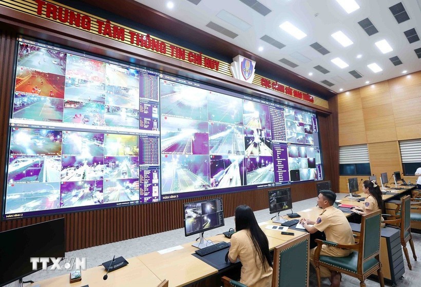 公安部交通警察局指挥信息中心通过人工智能摄像头全天24小时监控交通情况。