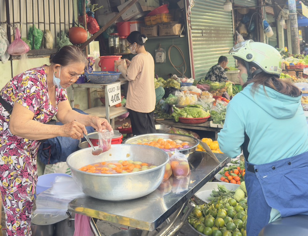 豆沙馅大汤圆，零售价约每个7000元