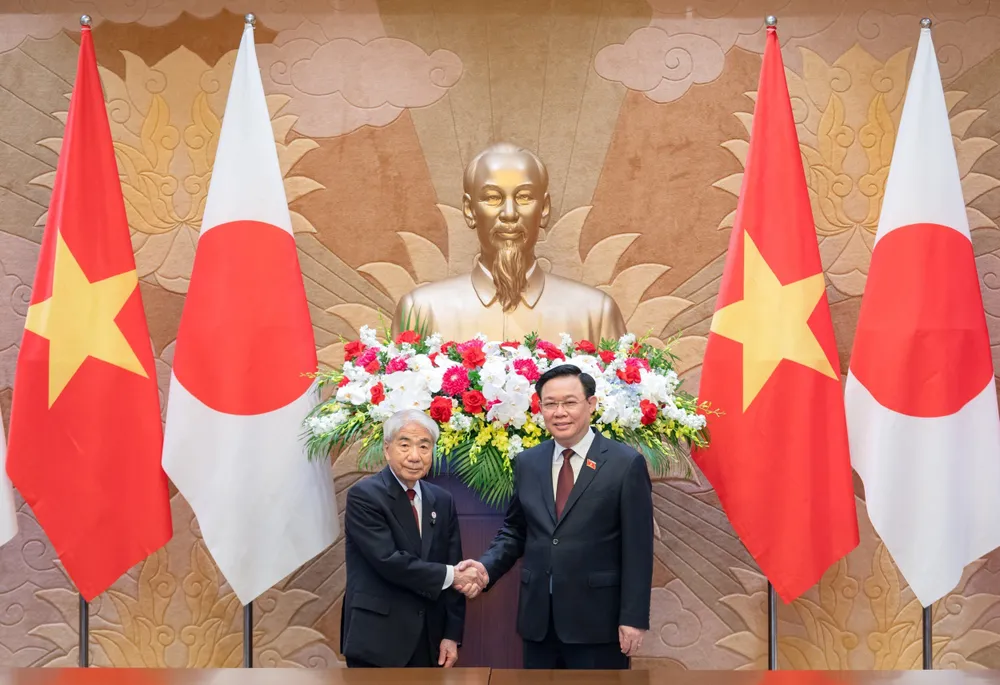 Chủ tịch Quốc hội Vương Đình Huệ và Chủ tịch Thượng viện Nhật Bản Otsuji Hidehisa tại Nhà Quốc hội. Ảnh: VIẾT CHUNG Chủ tịch Quốc hội Vương Đình Huệ và Chủ tịch Thượng viện Nhật Bản Otsuji Hidehisa tại Nhà Quốc hội. Ảnh: VIẾT CHUNG