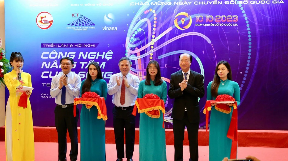 Nghi thức khai mạc triển lãm Tech4Life tại Ngày hội Chuyển đổi số TPHCM 2023