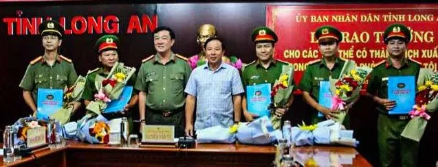 Tỉnh Long An khen thưởng các tập thể, cá nhân vụ bắt cóc trẻ em Tỉnh Long An khen thưởng các tập thể, cá nhân vụ bắt cóc trẻ em