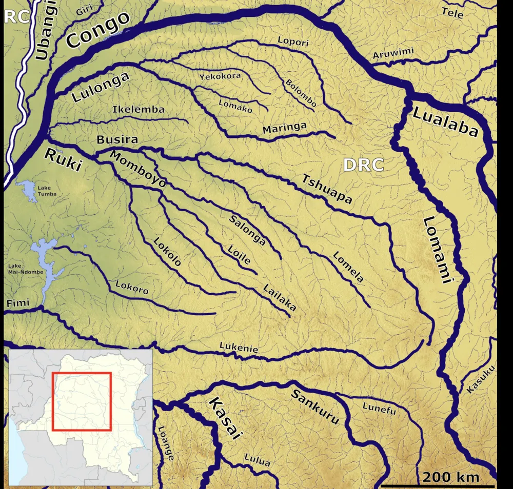 Việc di chuyển bằng đường sông trên các hồ cũng như trên sông Congo và các phụ lưu của sông này rất phổ biến tại CHDC Congo, quốc gia rộng lớn ở Trung Phi nhưng hệ thống đường bộ chưa phát triển. (Ảnh: Wikipedia)