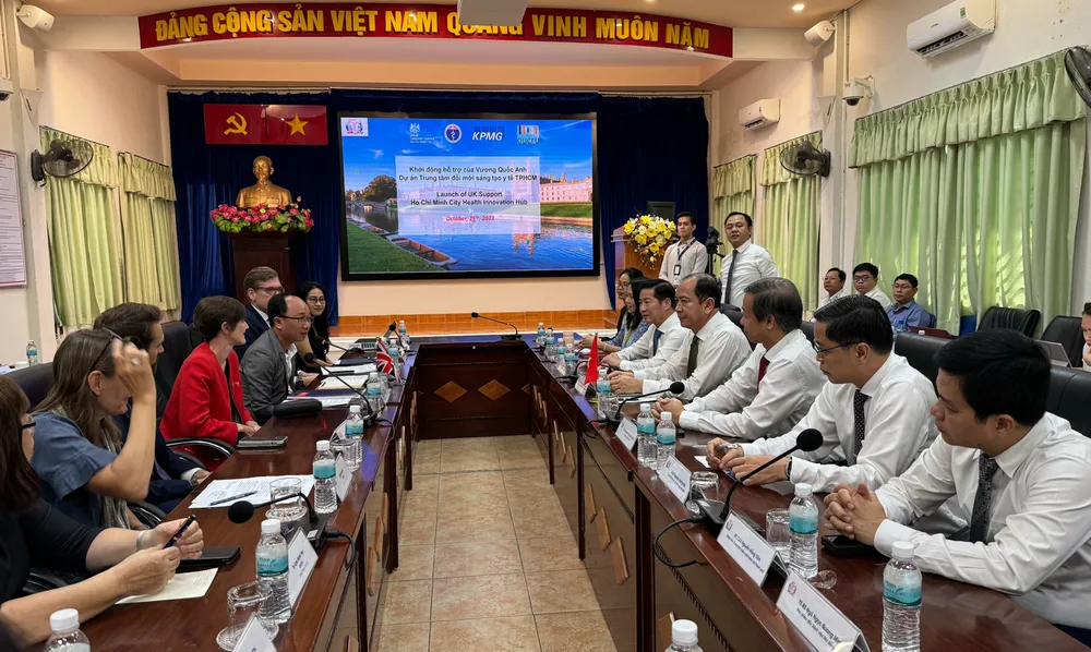 Tổng lãnh sự Vương Quốc Anh tại TPHCM và Ban Giám đốc Sở Y tế thảo luận các hoạt động đổi mới sáng tạo y tế tại TPHCM sẽ triển khai tới đây Tổng lãnh sự Vương Quốc Anh tại TPHCM và Ban Giám đốc Sở Y tế thảo luận các hoạt động đổi mới sáng tạo y tế tại TPHCM sẽ triển khai tới đây