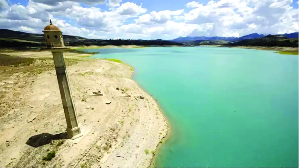 Hồ chứa Los Bermejales ở Granada, Tây Ban Nha chỉ đầy 18% Hồ chứa Los Bermejales ở Granada, Tây Ban Nha chỉ đầy 18%