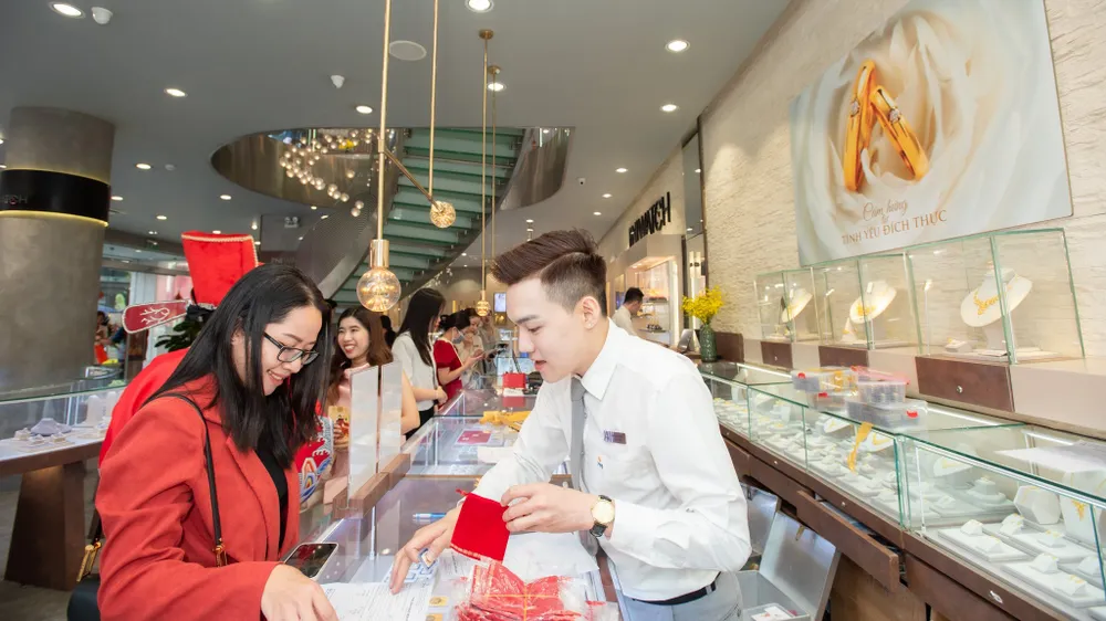 Vàng nhẫn tăng trong khi vàng miếng SJC tiếp tục giảm Vàng nhẫn tăng trong khi vàng miếng SJC tiếp tục giảm