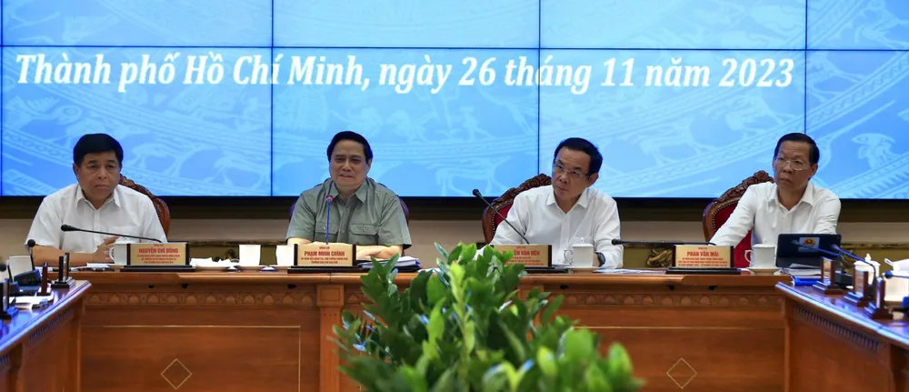 Thủ tướng Phạm Minh Chính, Bí thư Thành ủy TPHCM Nguyễn Văn Nên, Bộ trưởng Bộ KH-ĐT Nguyễn Chí Dũng, Chủ tịch UBND TPHCM Phan Văn Mãi cùng chủ trì hội nghị. Ảnh: DŨNG PHƯƠNG Thủ tướng Phạm Minh Chính, Bí thư Thành ủy TPHCM Nguyễn Văn Nên, Bộ trưởng Bộ KH-ĐT Nguyễn Chí Dũng, Chủ tịch UBND TPHCM Phan Văn Mãi cùng chủ trì hội nghị. Ảnh: DŨNG PHƯƠNG