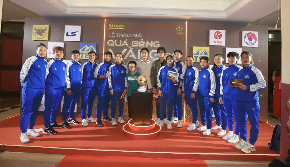 Đội tuyển futsal TSN TPHCM tham dự gala trao Giải Quả bóng Vàng. Ảnh: DŨNG PHƯƠNG 