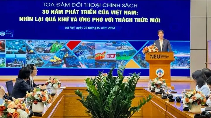 GS-TS Phạm Hồng Chương, Hiệu trưởng Trường Đại học Kinh tế Quốc dân khai mạc tọa đàm chuong-day-4796-2924-3507.jpeg