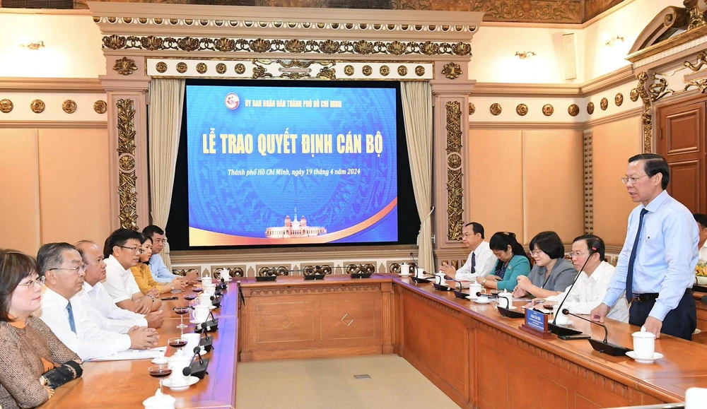 Chủ tịch UBND TPHCM Phan Văn Mãi phát biểu giao nhiệm vụ. Ảnh: VIỆT DŨNG viber-image-2024-04-19-08-15-01-189-9890.jpg