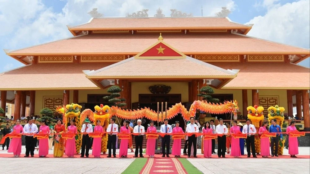 Khánh thành Đền thờ Anh hùng liệt sĩ lực lượng vũ trang nhân dân và Thanh niên xung phong hy sinh trên tuyến đường 1C