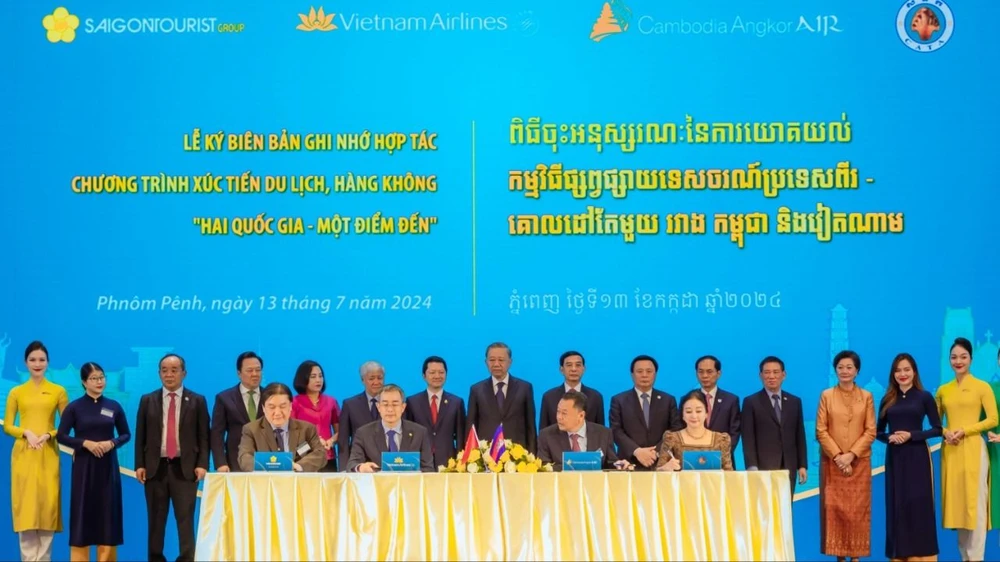 Lễ ký kết giữa Saigontourist Group, Vietnam Airlines, Hiệp hội Du lịch Campuchia và Cambodia Angkor Air với sự chứng kiến của Chủ tịch nước Tô Lâm cùng lãnh đạo hai nước