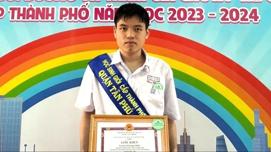 Nguyễn Hạo Thiên, học sinh Trường TH-THCS-THPT Lê Thánh Tông (quận Tân Phú, TPHCM) là thủ khoa toàn quốc khối A1