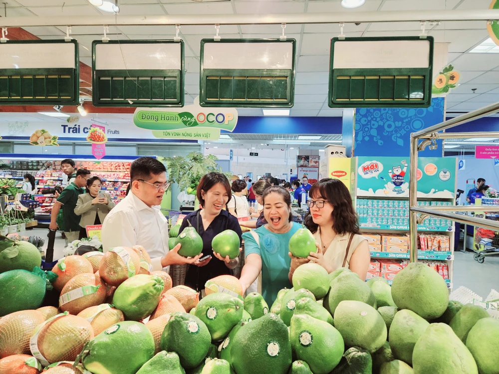 Sản phẩm OCOP lên quầy kệ tại siêu thị Co.opmart XHH 8A.jpg